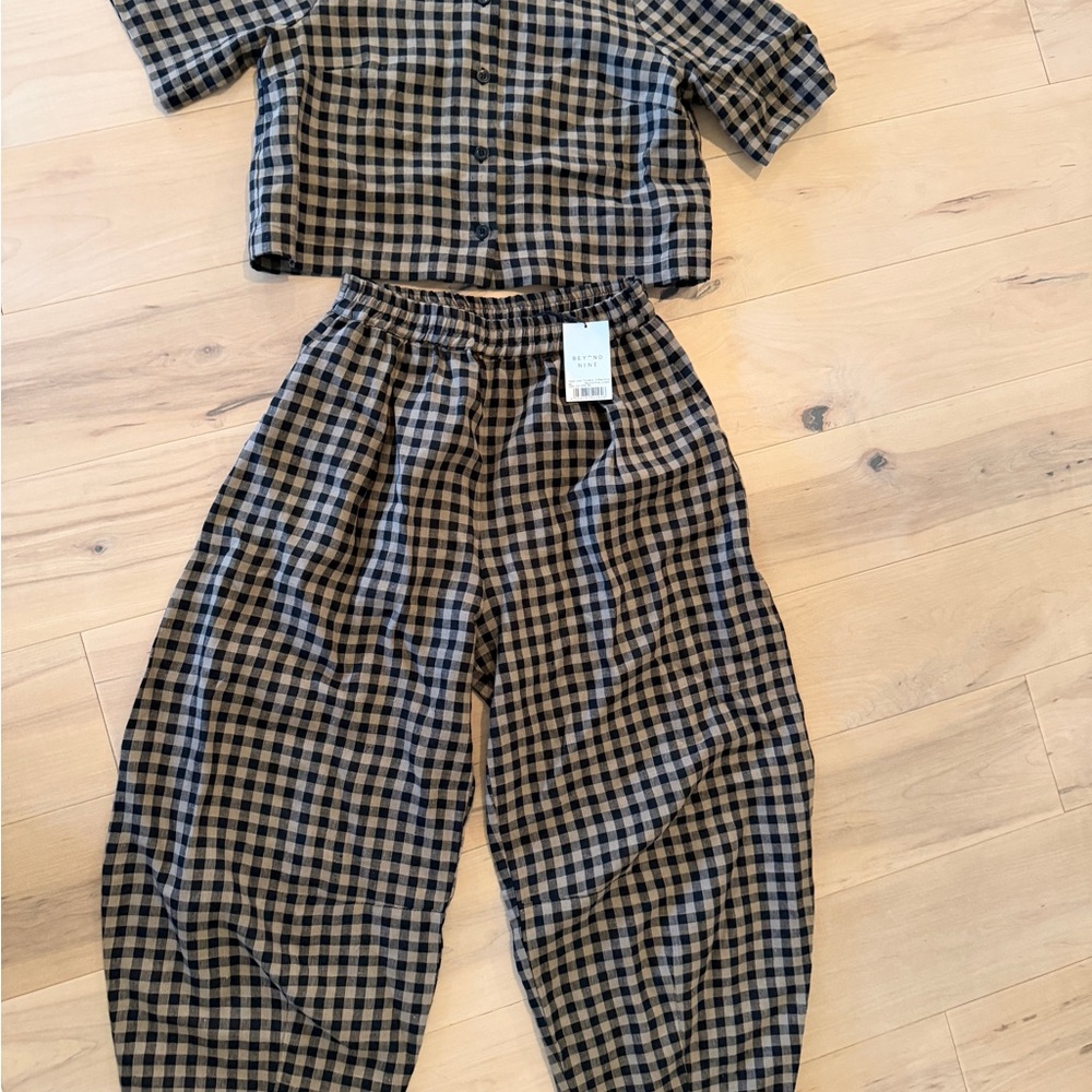 New with tags women’s size XS pants, small top Checkered pants Set -Black & Tan